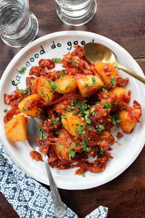 Salted Baked Potato, Bombay Potato Recipe, Bombay Potatoes, Butter Carrots, Mango Jam, Sweet And Spicy Sauce, Cheese Stuffed Peppers, Salad Leaves, Cottage Pie