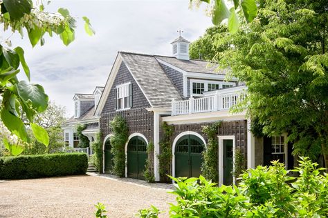 The Modern Day Carriage House - Patrick Ahearn Architect Patrick Ahearn Architect, Patrick Ahearn, Casa Garage, Preppy House, Carriage House Garage, Clerestory Windows, Arched Doors, Classic Architecture, Up House