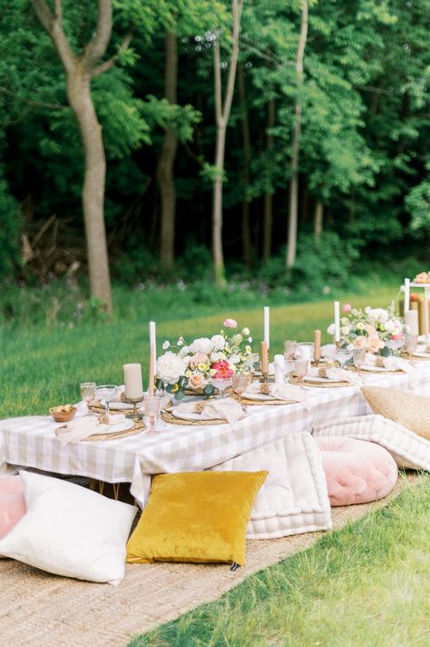 ADORABLE FLORAL-FILLED WISCONSIN SUMMER PICNIC BACHELORETTE PARTY via WedPlan Madison Picnic Bachelorette Party, Bachelorette Party Images, Picnic Bachelorette, Wisconsin Aesthetic, Summer Madison, Bubbly Drinks, Wisconsin Summer, Balloons Galore, Madison Wedding