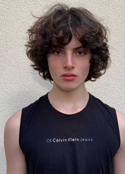 Louis Seriot, Short Hair For Boys, Long Curly Haircuts, Round Face Men, Textured Haircut, Short Curly Haircuts, Shot Hair Styles, Round Face Haircuts, Curly Hair Inspiration