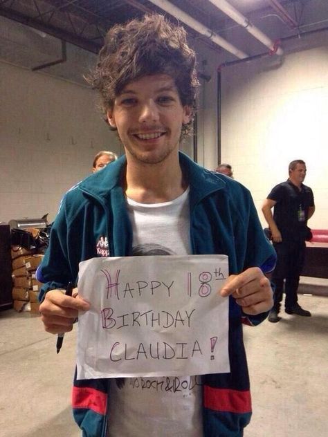 Louis' Birthday message to a fan One Direction Happy Birthday, Louis Tomlinson Birthday, One Direction Louis Tomlinson, Happy 18th Birthday, One Direction Louis, Ocean Blue Eyes, Louis And Harry, Louis Williams, King Of My Heart