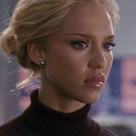 taking you back in time 🍒💫 on Instagram: “Jessica Alba in “Fantastic Four” (2005) 🍒💫 - #00s #fantasticfour #jessicaalba” Jessica Alba Makeup, Young Jessica Alba, Doug Jones, Jessica White, Fantastic 4, Invisible Woman, Winter Mode, Beauty Goals, Paul Walker