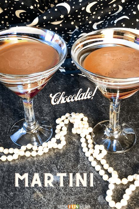 Creamy dairy-free martini made with vegan chocolate liqueur. Shake it up and serve! Chocolate Vodka Drinks, Chocolate Vodka Martini, Chocolate Vodka, Liquor Recipes, Chocolate Martini, Vodka Martini, Chocolate Liqueur, Dairy Drinks, Vodka Drinks