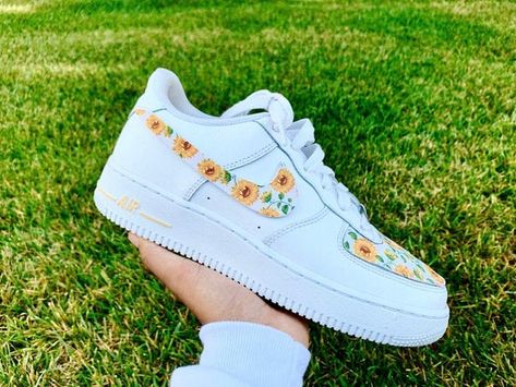 Custom Painted Shoes, Custom Shoes Diy, Nike Shoes Air Force, Air Force 1s, Trendy Shoes Sneakers, White Nike Shoes, All Nike Shoes, Nike Air Shoes, Cute Nike Shoes