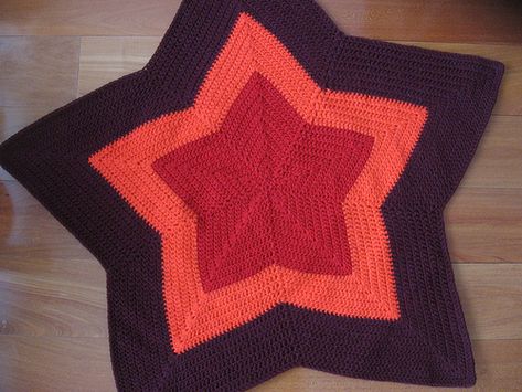 I need to learn to crochet... Crochet Star Blanket, 5 Point Star, Crochet Star, Crochet Afgans, Crochet Coaster Pattern, Star Blanket, Baby Afghan Crochet, Crochet Stars, Crochet Goodies