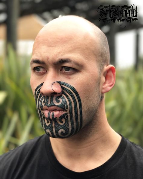 #mokotheworld #normalisethemataora #mokorevival  Thanks Boydie @moko_arai for the session   Artist: Turumakina Bookings: PM -or- http://ift.tt/2kfC4Ml  #tamoko #moko #mataora #maori #maoriart #maoritattoo Maori Moko, Maori Face Tattoo, Ta Moko Tattoo, Maori Symbols, Ta Moko, Tattoo Spots, Maori People, Prison Tattoos, Maori Tattoo Designs