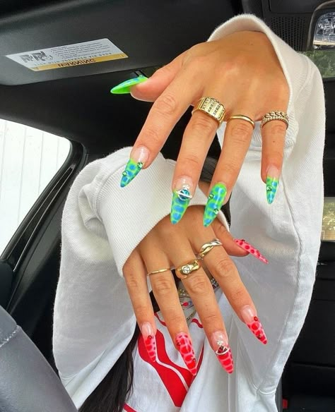 Mismatched Aesthetic, Mismatched Nail Art, Crocodile Nails, Mismatched Nails, Summer Nails Ideas, Bad Nails, Nails Art Ideas, Aesthetic Korean, Minimal Nails