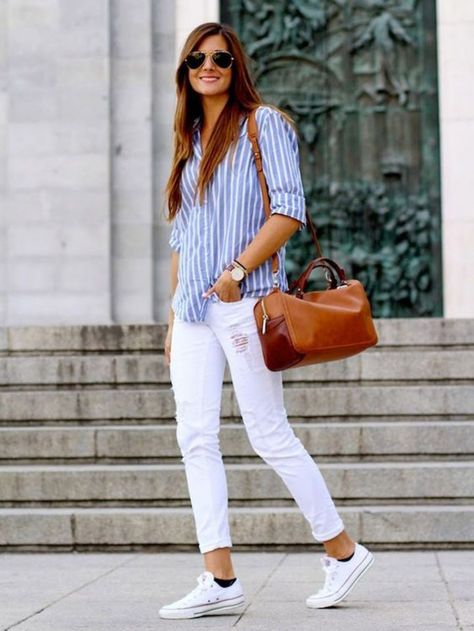 25 formas de llevar unos jeans blancos de la manera correcta Witte Jeans Outfit, Minimalisticky Chic, White Jeans Outfit, Outfits With Converse, Mode Casual, Closet Fashion, 가을 패션, White Pants, Outfits Casuales