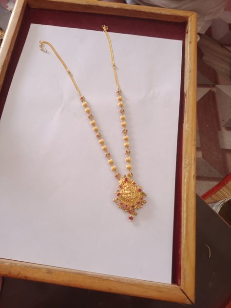 Gold Harams New Models, Trending Mangalsutra Designs, Mini Haram, Pretty Gold Necklaces, Indian Gold Necklace Designs, Maggam Blouses, Fashion Jewelry Necklaces Gold, Simple Necklace Designs, Kids Gold Jewelry