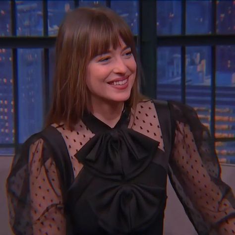 Dakota Jhonson, Interview Outfits, Dakota Mayi Johnson, Dakota Johnson Style, Seth Meyers, Anastasia Steele, Famous Girls, Dakota Johnson, Girl Crushes