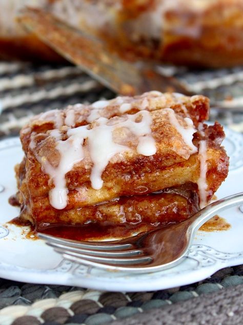 Cinnamon Roll Lasagna Cinnamon Roll Lasagna, Baker Mama, Mini Cinnamon Rolls, Plats Healthy, Breakfast Goodies, Breakfast Sweets, Layered Desserts, Sweet Rolls, Breakfast Foods