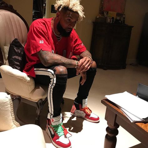 SPOTTED: Odell Beckham Jr. In Air Jordan Jersey And Off-White x Air Jordan Sneakers – PAUSE Online | Men's Fashion, Street Style, Fashion News & Streetwear Off White Chicago 1s, Chicago 1s, Jordan Dunks, Off White Jordan 1, Celebrity Sneakers, Jordan 1 Off White, Jordan 1 Outfit Women, Jordan 1 Outfit, Jordan Jersey