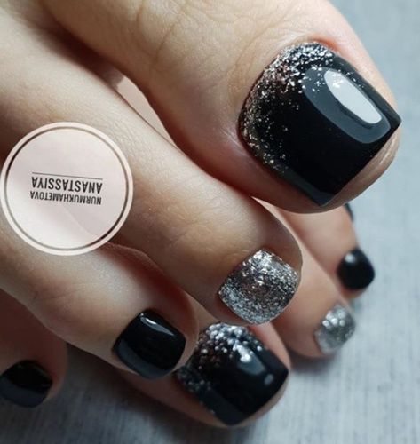 Black And Silver Pedicure Toenails, New Years Toes Designs, Black Tie Pedicure, Black Toenails With Glitter, New Years Eve Toe Nails Ideas, Edgy Pedicure Ideas, Black And Gold Pedicure Toenails, Black Toe Nails Ideas, Black And Silver Toes