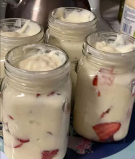 Keto Strawberry Cheesecake, Cheesecake Jars, Cheesecake In A Jar, Cheesecake Pudding, Cowboy Caviar, Knee Replacement, Easy Keto Recipes, Yogurt Cups, Whipped Topping