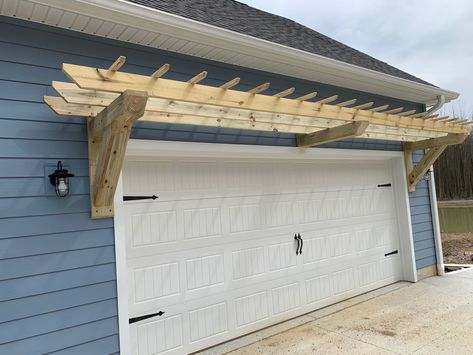 Pergola On Garage, Garage Pergola Ideas, Side Entrance Garage, Garage Pergolas, Garage Door Pergola, Garage Pergola Plans, Modern Farmhouse Garage, Garage Pergola Diy, Garage Arbor