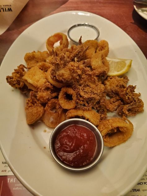 Fried Calamari, Restaurant Dishes, Calamari, Aesthetic Food, Restaurant, Meat, Chicken, Drinks, Quick Saves