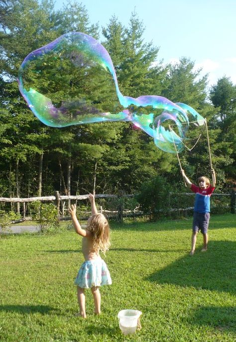 The Enchanted Tree: Giant Bubbles! Bubble Wand Diy, Wand Diy, Giant Bubble Wands, Enchanted Tree, Homemade Bubbles, Bubble Fun, Giant Bubbles, Bubble Wand, Bubble Party