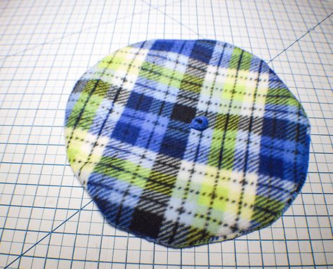 Fleece Beret Pattern, Diy Beret Hat How To Make, Diy Beret Hat, Fleece Hat Diy, How To Make A Beret, Beret Sewing Pattern, Beret Diy, Annie Jr, Beret Pattern