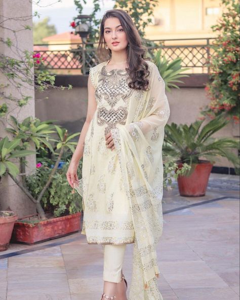 Maheen Khan, Eid Festival, Pakistan Dress, Muslim Fashion Dress, Pakistani Actress, Festival Dress, Muslim Fashion, Dress Collection, Pakistan