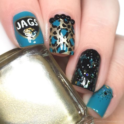 Jacksonville Jaguar Nail Art Jacksonville Jaguars Nails, Jaguar Nail Designs, Jaguars Nails, Nail Designs Football, Jaguar Nails, Castle Nails, Super Bowl Nails, Nfl Jaguars, Nfl Nails