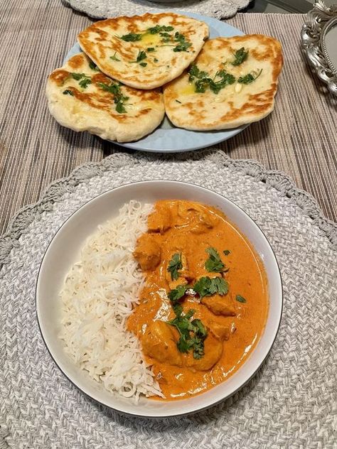 Butter Chicken And Naan Aesthetic, Butter Chicken Garlic Naan, Chicken Food Ideas, Naan With Chicken, Homemade Butter Chicken, Buttered Chicken, Garlic Naan, Soul Food Dinner, Butter Chicken Recipe