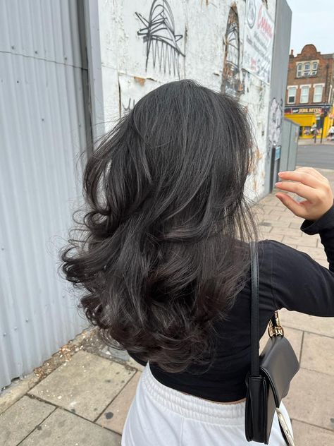 Bouncy Blow Dry Long, Blow Dry Hair Curls, Blow Dry Curls, Curly Blowdry, Dry Long Hair, Bouncy Blow Dry, Bouncy Hair, Ombre Hair Blonde, Jet Black Hair