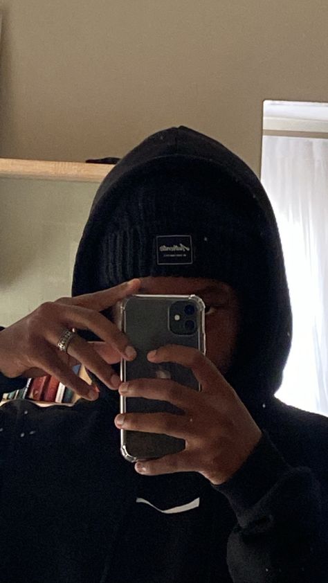 Hoodie Aesthetic Boy, Masc Outfits For Women, Black Dude, Instagram Men, Hoodie Aesthetic, Men Photoshoot, Cute Black Guys, Selfie Poses Instagram, Street Style Outfits Men