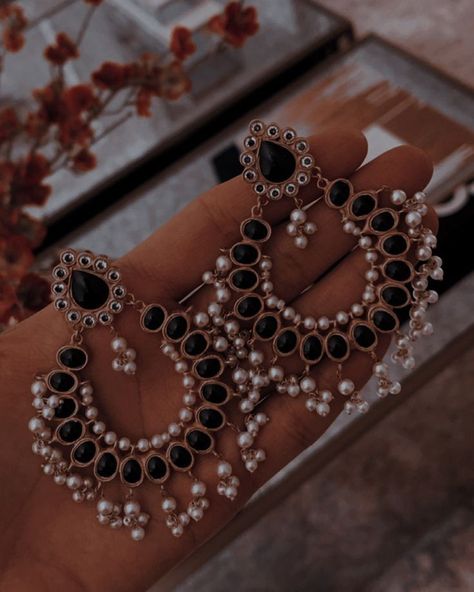 Mehendi Aesthetic, Jhumka Design, Candy Accessories, Asian Bridal Jewellery, Desi Jewellery, Jumka Earrings, Pakistani Culture, Bridal Jewellery Inspiration, Indian Accessories