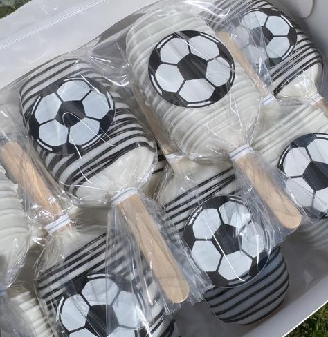 Soccer cakesicles ⚽️ Can do any sport with your team colors! DM me to place an order! 🏀⚾️🏈 #cakesicles #soccer #soccertreats #treatmaker #dipped #dippedtreats #chocolovers #chocolatedipped #shopsmall #desserts #hanford #visalia Soccer Cakesicles, Soccer Treats, Placing An Order, Place An Order, April 13, Chocolate Dipped, Soccer Team, Birthday Cakes, Team Colors