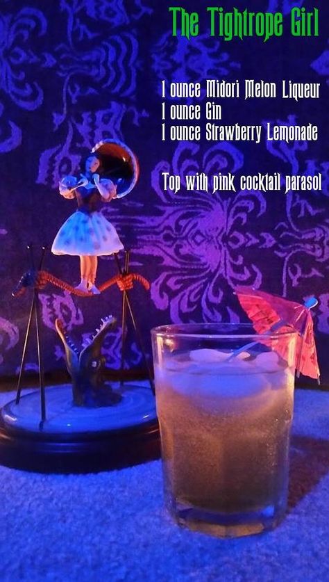 Disney Alcoholic Drinks, Disney Cocktails, Themed Cocktails, Disney Halloween Parties, Halloween Party Drinks, Movie Night Food, Disneyland Wedding, Hocus Pocus Party, Disney Drinks