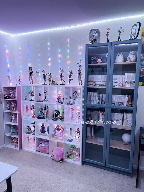 Streamer Room Ideas, Weeb Room Ideas, Room Ideas Goth, Figurine Display Ideas, Anime Figure Display, Cosplay Room, Collectors Room Ideas, Anime Bedroom Ideas, Anime Bedroom