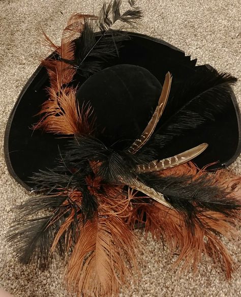 Barbossa hat Diy Pirate Hat Aesthetic, Pirate Hat Diy, Diy Pirate Hat, Bnha Fanfiction, Aspiration Board, Owl Clothes, Caribbean Party, Pirate Stuff, Ren Faire Outfits