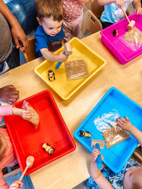 Construction Sensory Bin Preschool, Builders Activities For Preschool, Construction Sensory Table, Construction Theme Classroom Activities, Construction Gross Motor Activities, Construction Activity For Toddlers, Construction Lesson Plans For Toddlers, Construction Toddler Activities, Community Helpers Sensory Bin