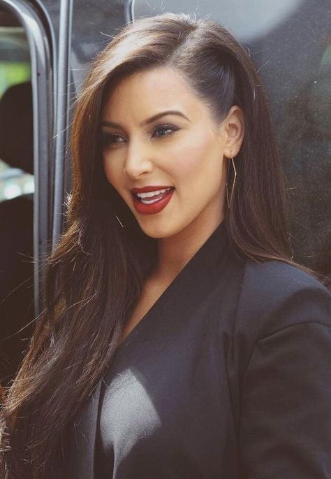 Kim Kardashian Hair, Kardashian Hair, Dance Hairstyles, Penteado Cabelo Curto, Red Lipstick, Hair Envy, Hair Dos, Gorgeous Hair, Diy Hairstyles