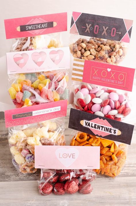 Holiday Bites, Relationship Dates, Valentine Sweets, Treat Bag Toppers, Valentine Treat, Night Recipes, Fantastic Recipes, Decadent Chocolate Desserts, Valentine's Party