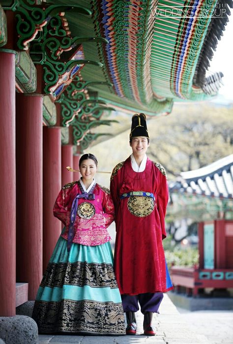 South Korea Culture Traditional Dresses, South Korea Traditional Clothing, South Korea Traditional Dress, South Korea Clothes, Hanbok Traditional Royal, South Korea Hanbok, Japan Traditional Clothes, Ancient Korean Clothing, South Korea Culture