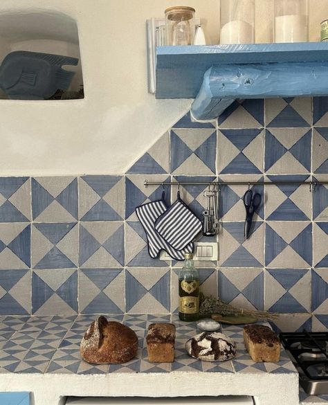 Blue Is The Warmest Colour, Aesthetic Interior, Hand Painted Tiles, Dream House Interior, Kitchen Tiles, Lisbon, Interior Spaces, Kitsch, Backsplash