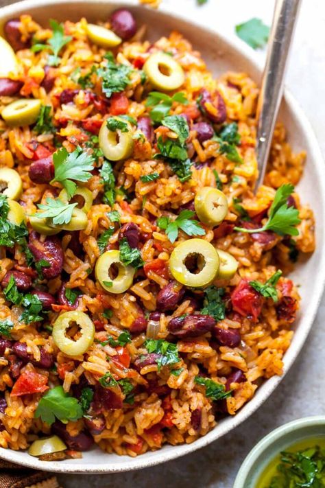 Rice With Capers, Spanish Rice Dinner Ideas, Spanish Rice Dinner, 1 Pot Meals, Spanish Rice And Beans, One Pot Rice Meals, Meal Vegetarian, Dishing Out Health, Nutritious Dinner