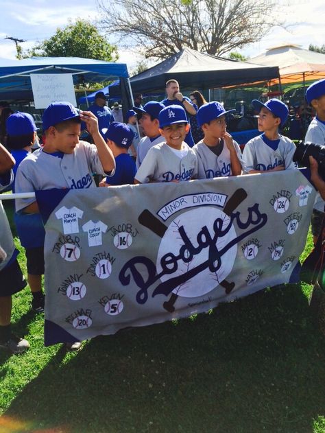 DIY Team Banner #baseballseason #dodgers #teambanners #playball Sports Day Banner, Parade Banner, Opening Day Baseball, Team Mom Baseball, Baseball Dugout, Baseball Team Banner, Softball Banner, Baseball Banner, Soccer Banner