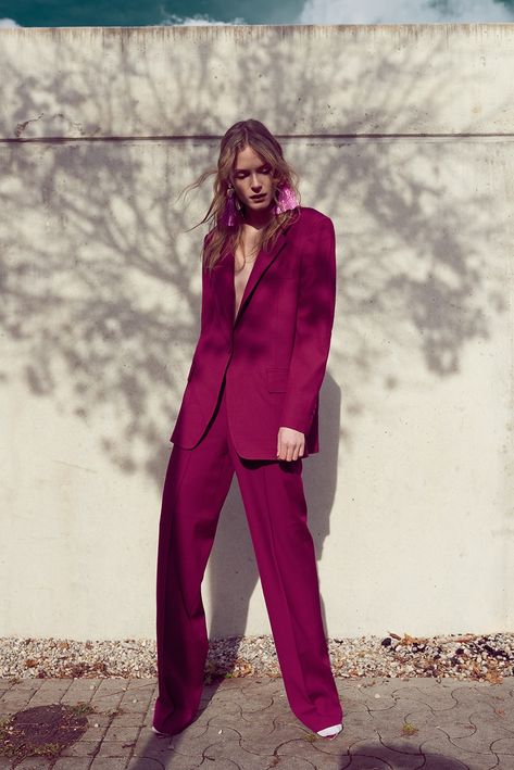 Glass City, High Fashion Poses, Fashion Pose, Pose Photography, Viva Magenta, Red Suit, Vogue Fashion, Exclusive Fashion, High Fashion Street Style