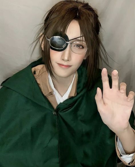 #AoT #anime #MAPPA #cosplay #attackontitan #shingekinokyojin #hangezoe #hanji IG: @ley_feng Aot Cosplay, Anime Cosplay Makeup, Hange Zoe, Snk Cosplay, Cosplay Characters, Amazing Cosplay, Dessin Adorable, Cosplay Makeup, Cosplay Dress