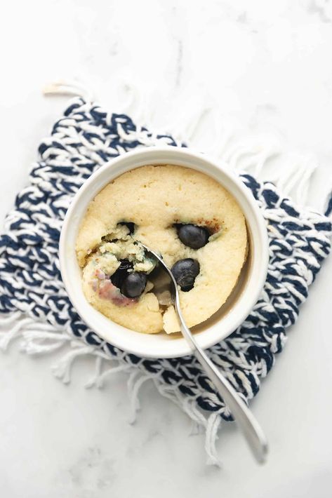 Add this 1 minute keto mug cake recipe to the quick sweet treat list! 6 ingredients, a microwave safe bowl and 1 minute is all you need when your sweet tooth hits or you need a quick breakfast. Who says keto has to be hard! Blueberry Muffin Mug Cake, Muffin Mug Cake, Keto Blueberry Muffins, Keto Mug, Gluten Free Blueberry Muffins, Muffin In A Mug, Easy Low Carb Snacks, Keto Blueberry, Mug Cake Recipe