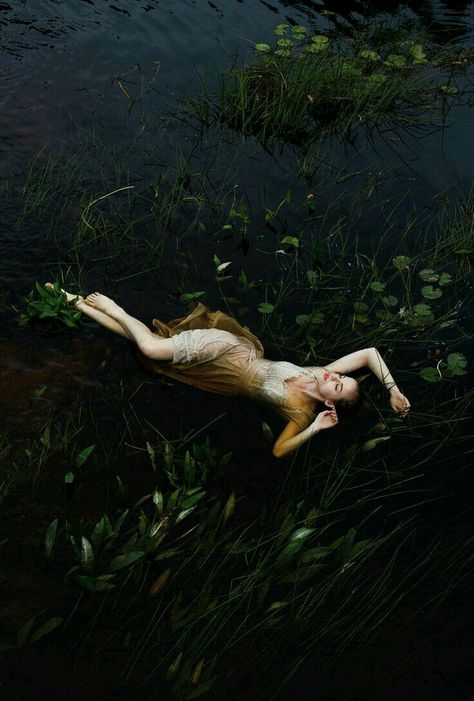 ~ you.little.dark.one Lake Photoshoot, Water Shoot, Water Nymphs, Fantasy Photography, Water Photography, Underwater Photography, 인물 사진, Photoshoot Inspiration, Photography Inspo