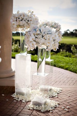 Beautiful Wedding Centerpiece, Elegant Wedding Centerpiece, Church Wedding Decorations, Newport Wedding, Clear Vases, Wedding Floral Centerpieces, Elegant Centerpieces, Ceremony Decor, Aisle Decor