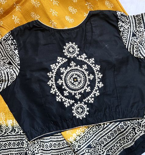 Kutchi Work Kurti Design, Kachi Work Blouse, Kutchi Work Blouse, Kutch Work Designs Blouses, Kutch Work Saree, Saree Painting Designs, Kutch Work Designs, Cotton Saree Blouse Designs, Latest Model Blouse Designs