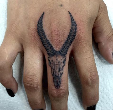 Animal Skull Finger Tattoo, Antelope Skull Tattoo, Skull Finger Tattoos, Antelope Skull, Single Needle Tattoo, Ram Skull, Glitch Wallpaper, Skull Tattoo Design, Animal Skulls