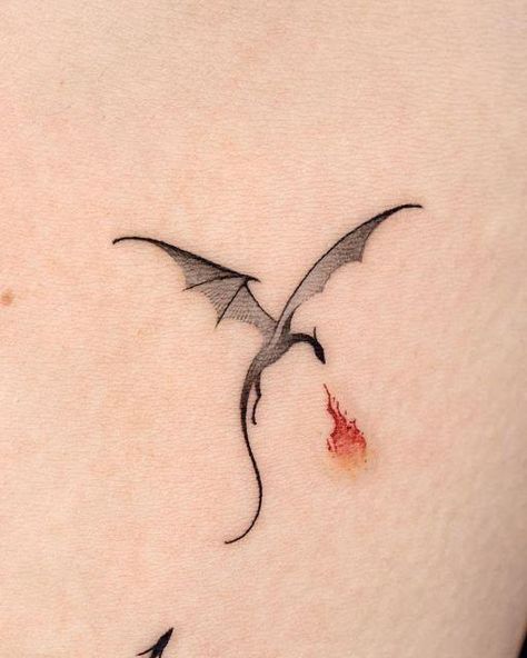 Dragon Bird Tattoo, Got Tattoo Ideas, Small Tattoos Dragon, Got Dragon Tattoo, Tattoo Of Dragon, Tato Snake, Tato Star, Tato Set, Couple Tato