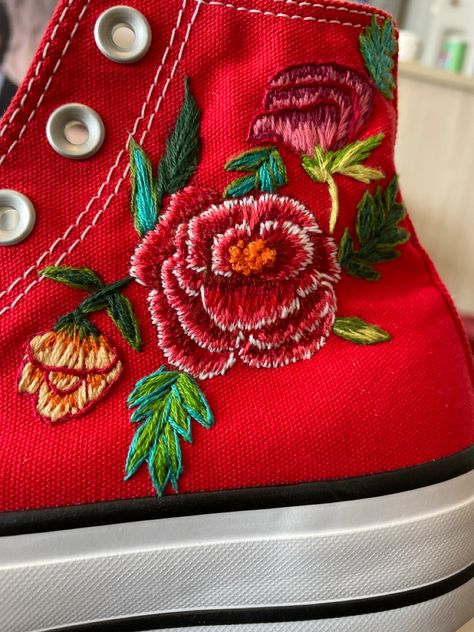 Embroidered Red Converse, Red Converse Embroidery, Diy Embroidered Sneakers, Shoe Upcycle, Upcycle Shoes, Converse Embroidery, Embroidered Vans, Embroidered Converse, Hippie Purse