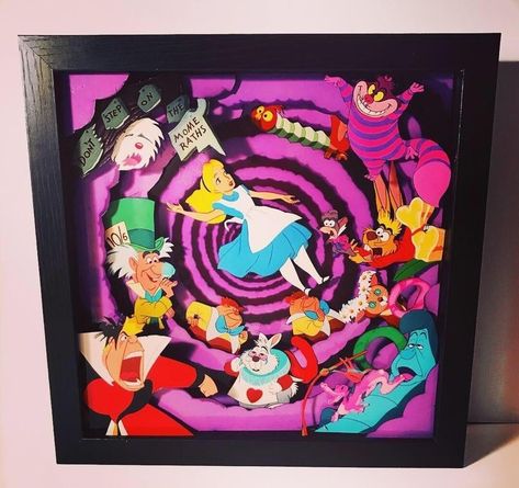 Alice In Wonderland Box Diy, Alice In Wonderland Paper Art, Alice In Wonderland 3d Art, Alice In Wonderland Shadow Box Ideas, Alice In Wonderland Frame, Alice In Wonderland Paper Crafts, Safety Pin Crafts, Pop Up Frame, Alice In Wonderland Diy