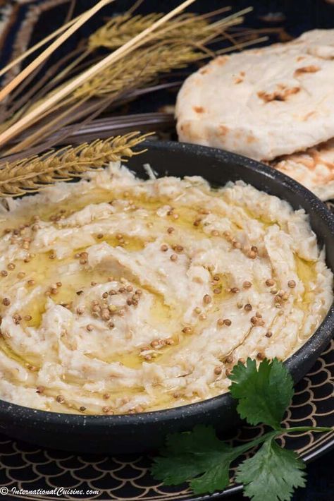 A creamy bowl of qatari harees that is drizzled with ghee and coriander seeds. Get the delicious authentic recipe. You will love it! #harees #hareesrecipe #qatarfood #qatar #qataricuisine #qatarirecipe Qatar Food Recipes, Qatar Recipes, Qatar Food, Cup Recipes, Ramadan Recipe, Arab Food, Ramadan Food, Qatar Travel, Gosht Recipe